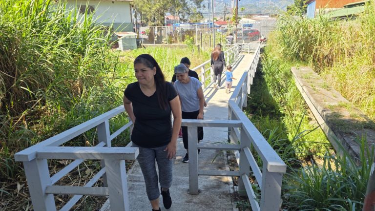 Inauguración de corredor peatonal beneficiará a más de 78.000 personas en Desamparados