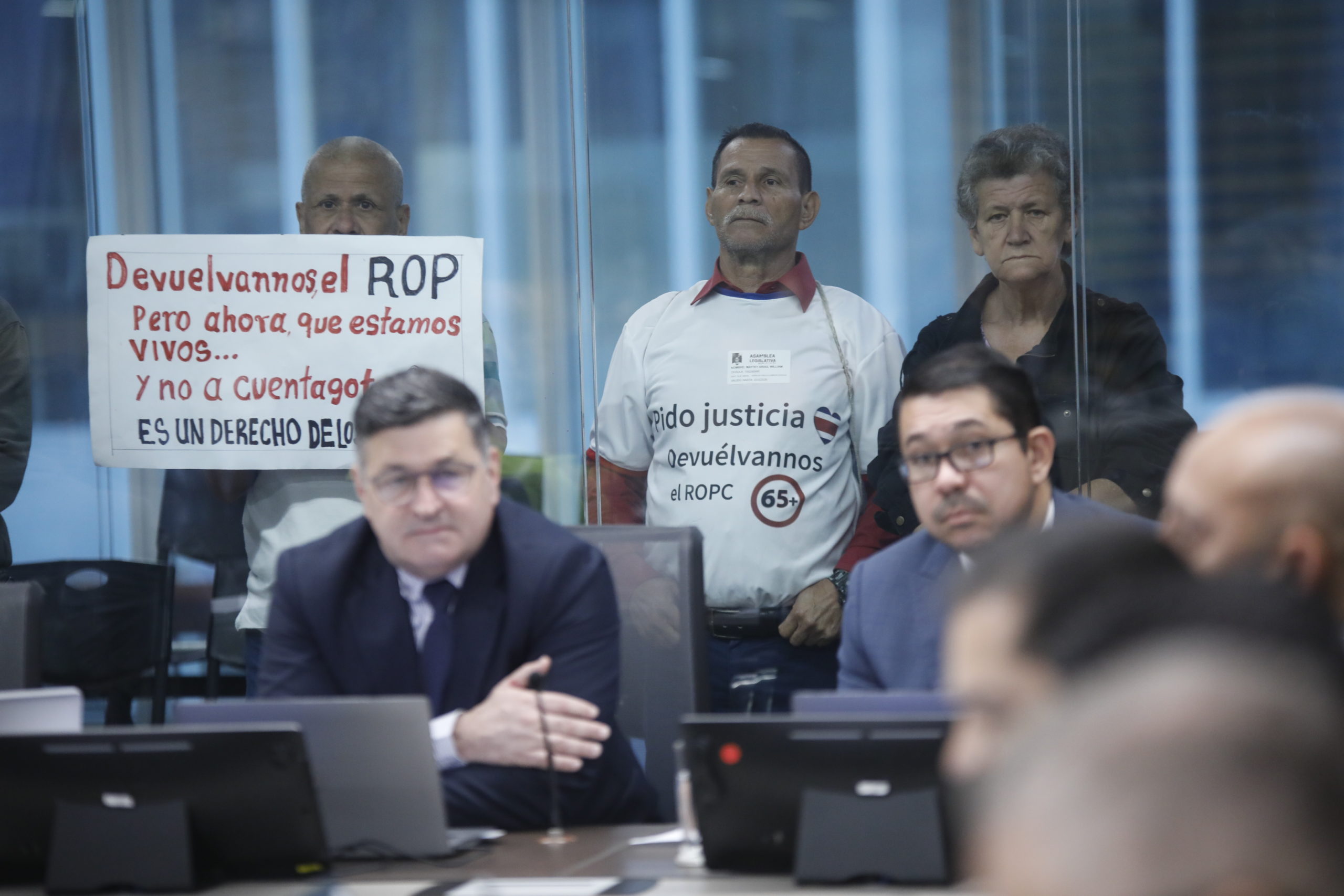 ROP hoy, IVM mañana: la Asamblea coquetea con retiros masivos mientras la CCSS admite que el 60% de pensión ya no da