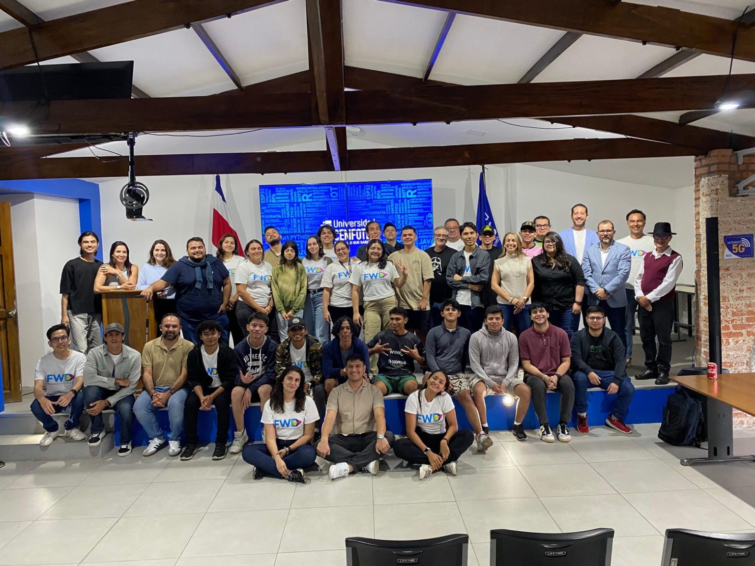 Imagen principal del artículo: "Hackathon Forward 2026" conectará a empresas con talento joven en software e inteligencia artificial