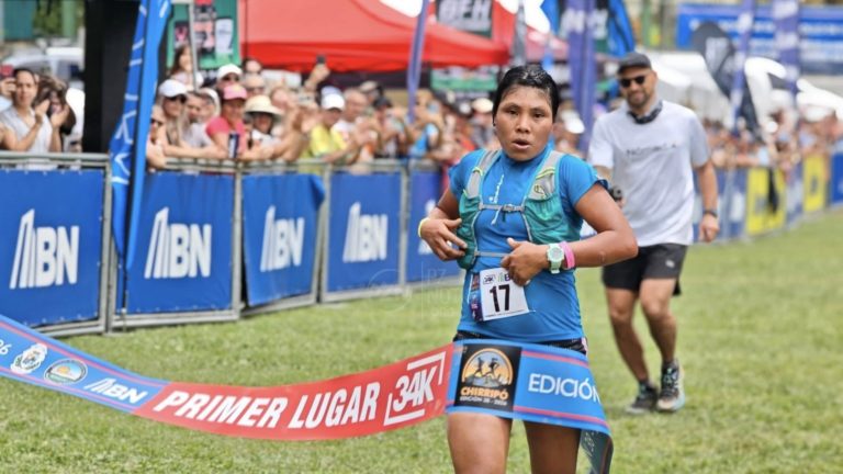 Atleta indígena costarricense Noyle Salazar conquista por tercera vez la Carrera Internacional al Chirripó