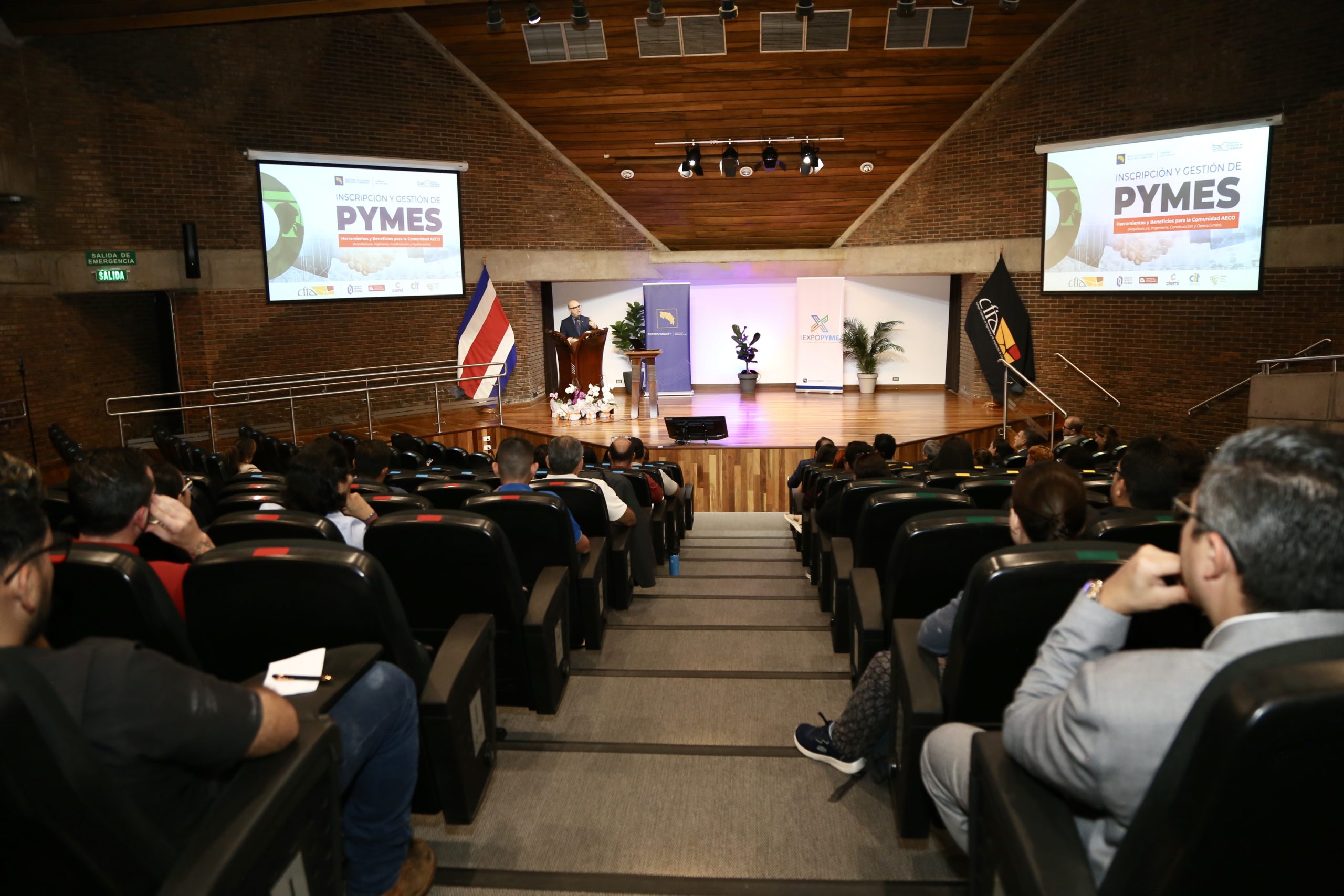 Imagen principal del artículo: Presentan programa de formación dirigido a profesionales en ingenierías y arquitectura que quieran inscribir y gestionar una pymes