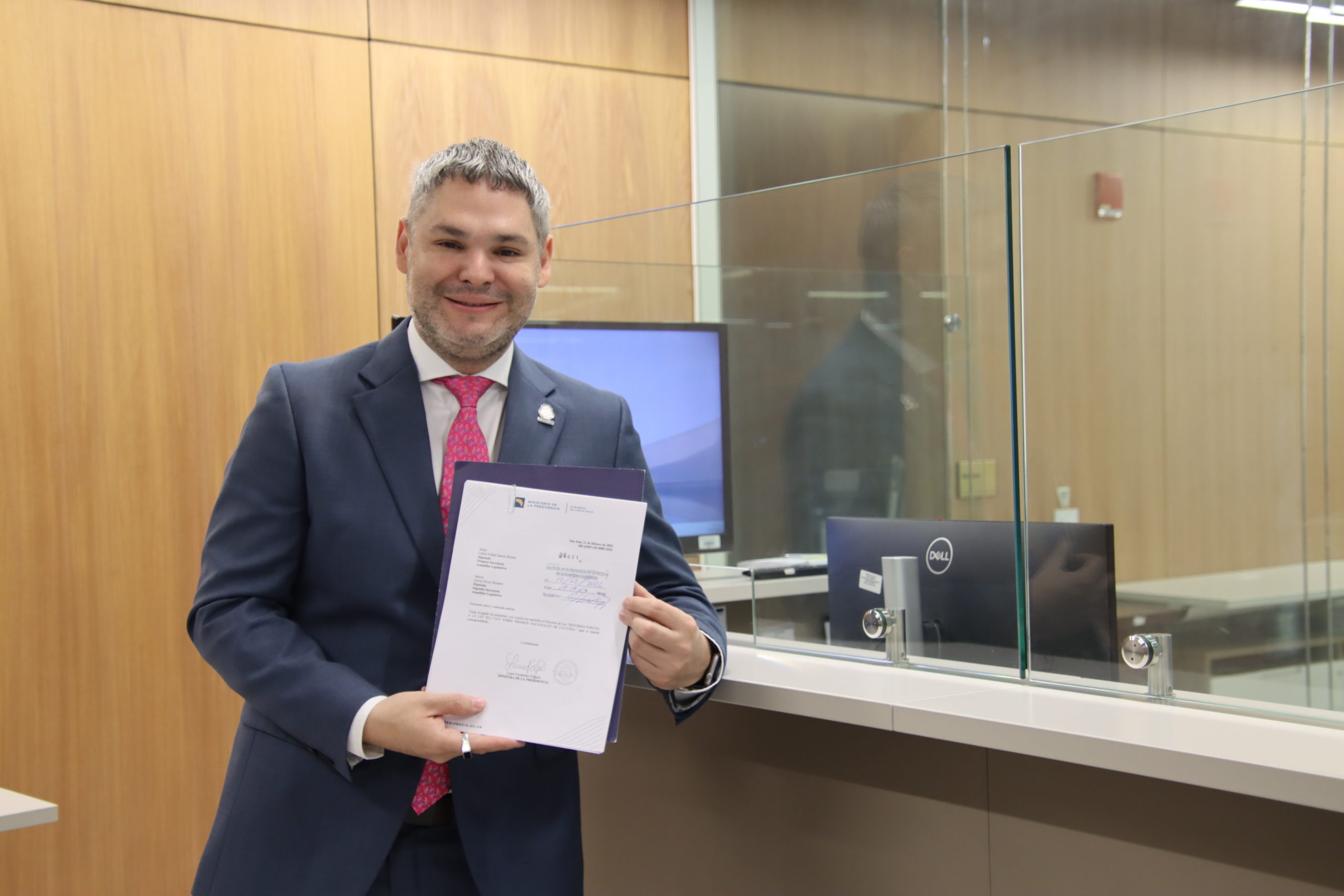 Imagen principal del artículo: Reforma legal a Premios Nacionales de Cultura propone nuevas categorías y elimina la autopostulación