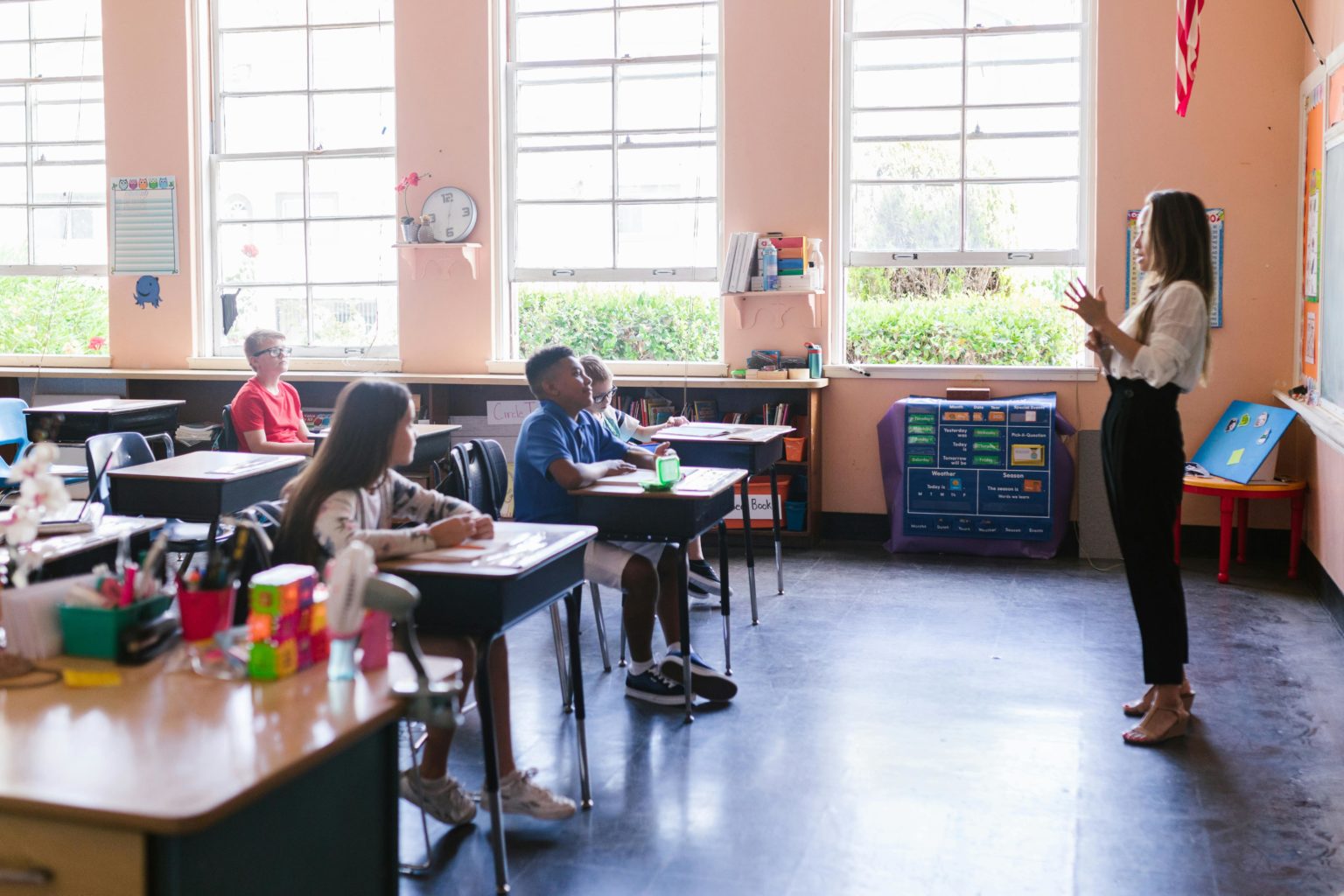 Imagen principal del artículo: Tecnologías digitales cambian el perfil de las personas docentes: se buscan nuevas habilidades