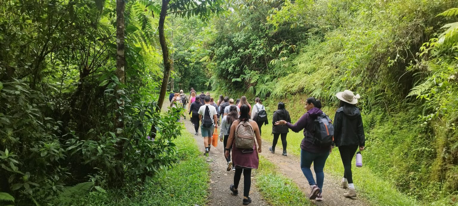 Imagen principal del artículo: Universidad Castro Carazo apuesta por formar profesionales en entornos de aprendizaje conectados con la naturaleza