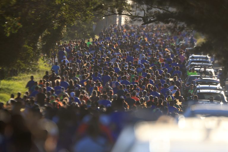 Organizadores de eventos deportivos en vías públicas ya no deberán pagar costos operativos de la Policía de Tránsito