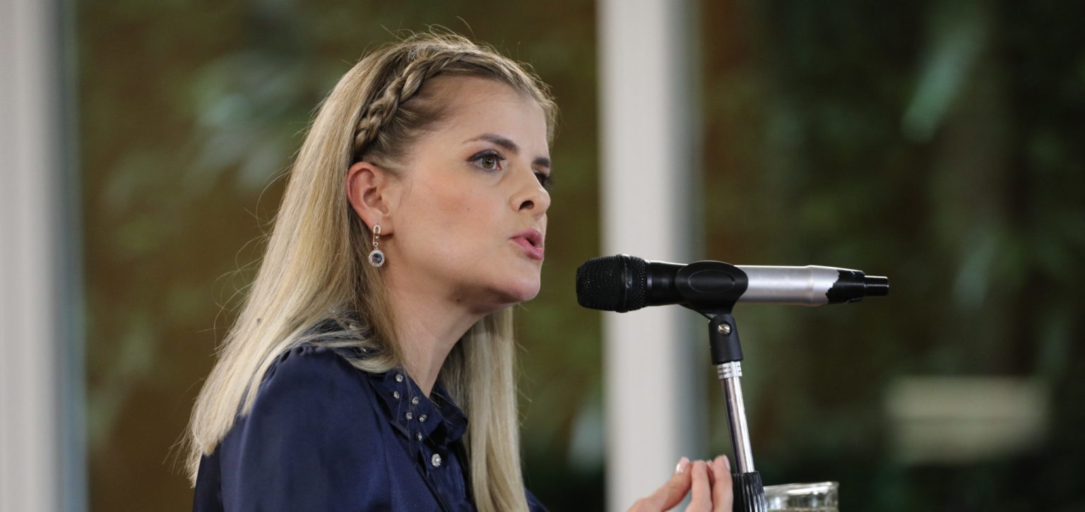 Imagen principal del artículo: Laura cierra ronda con el FA: acuerdos donde se podía, diferencias donde se esperaba