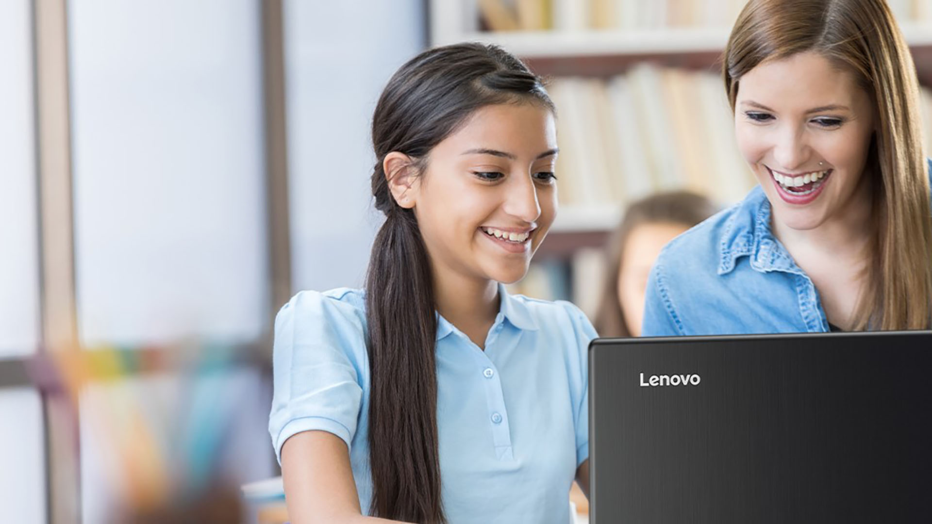 Imagen principal del artículo: Lenovo acompaña el regreso a clases con tecnología diseñada para aprender, crear y crecer