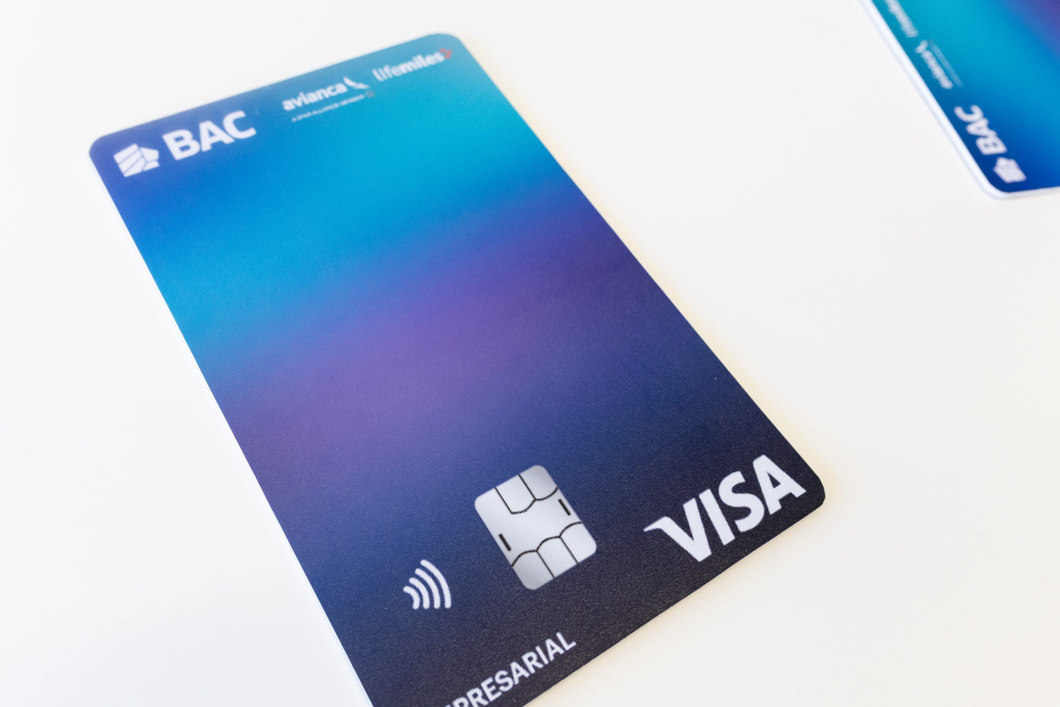 Imagen principal del artículo: Lifemiles, Visa y BAC presentan la primera tarjeta empresarial regional que convierte las compras corporativas en millas para viajes de la empresa