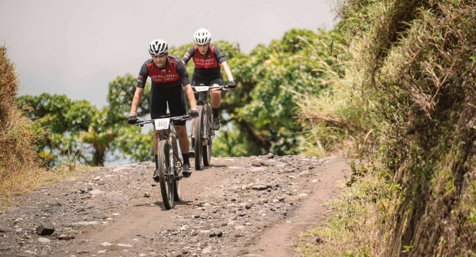 Imagen principal del artículo: Ciclistas internacionales elevarán el nivel del Toyota Arenal Epic 2026