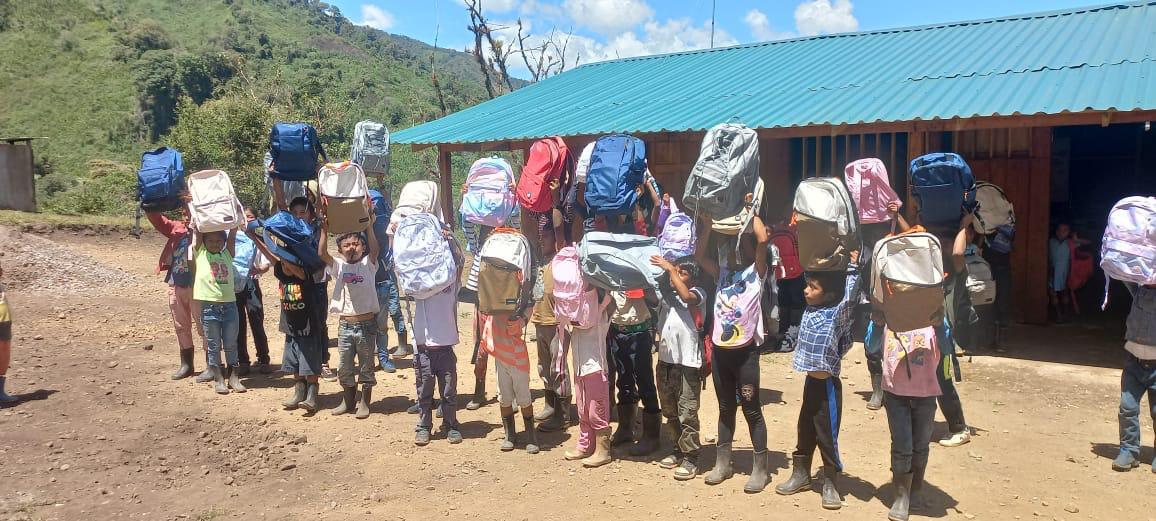 Imagen principal del artículo: Campaña solidaria benefició con útiles escolares a 580 alumnos en 11 territorios índigenas