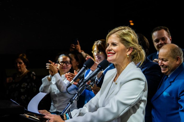 Laura Fernández pide reunión con jefaturas de fracción de la actual Asamblea