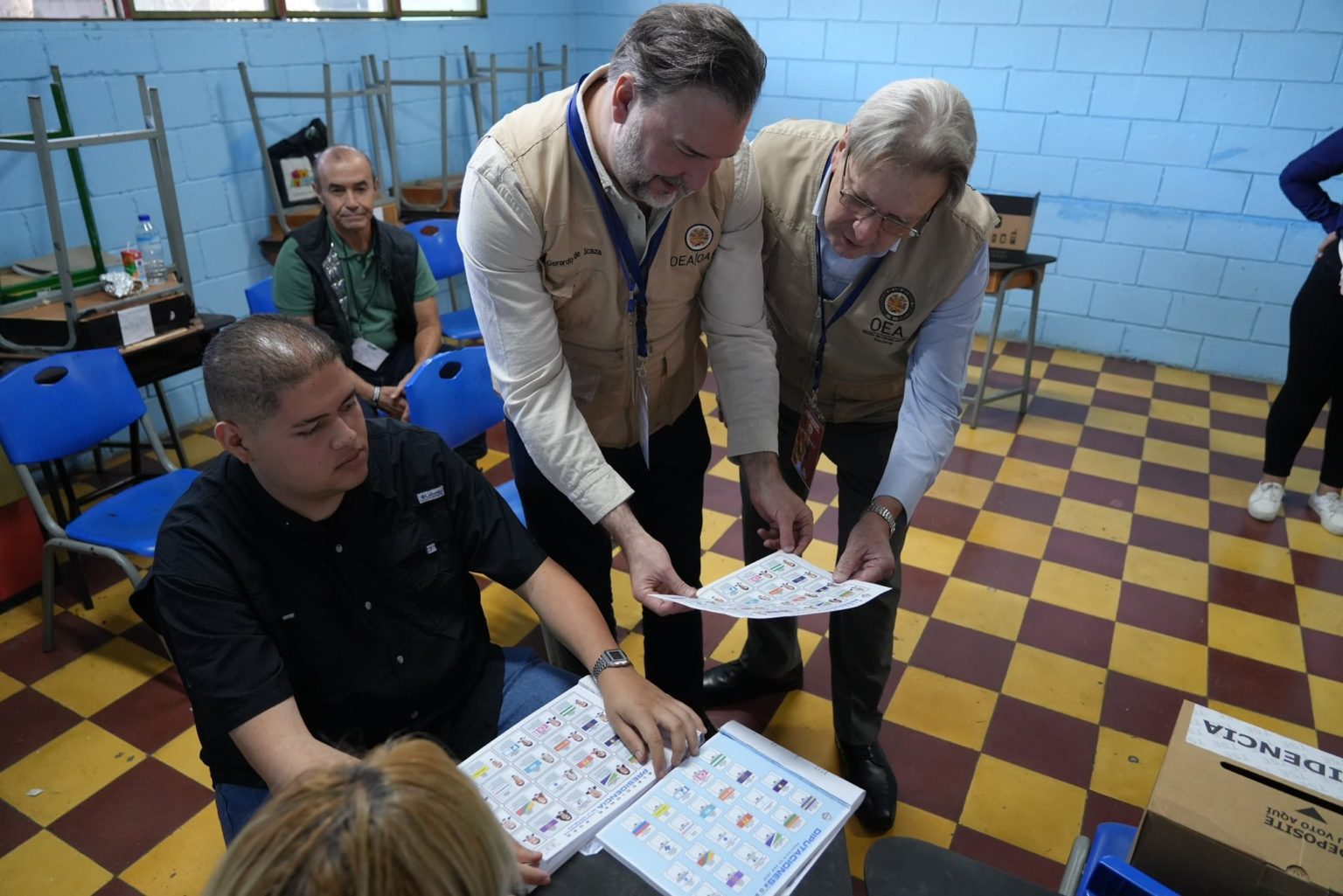 Imagen principal del artículo: Misión electoral de la OEA pide analizar desconexión entre datos de encuestas y resultados electorales
