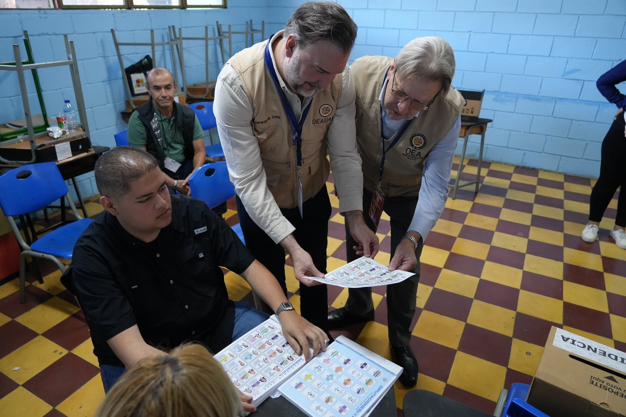 Imagen principal del artículo: Misión electoral de la OEA pide analizar desconexión entre datos de encuestas y resultados electorales