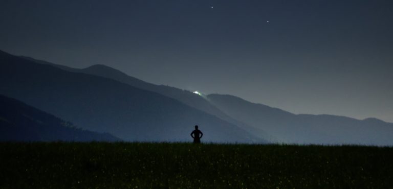 Bajemos las banderas