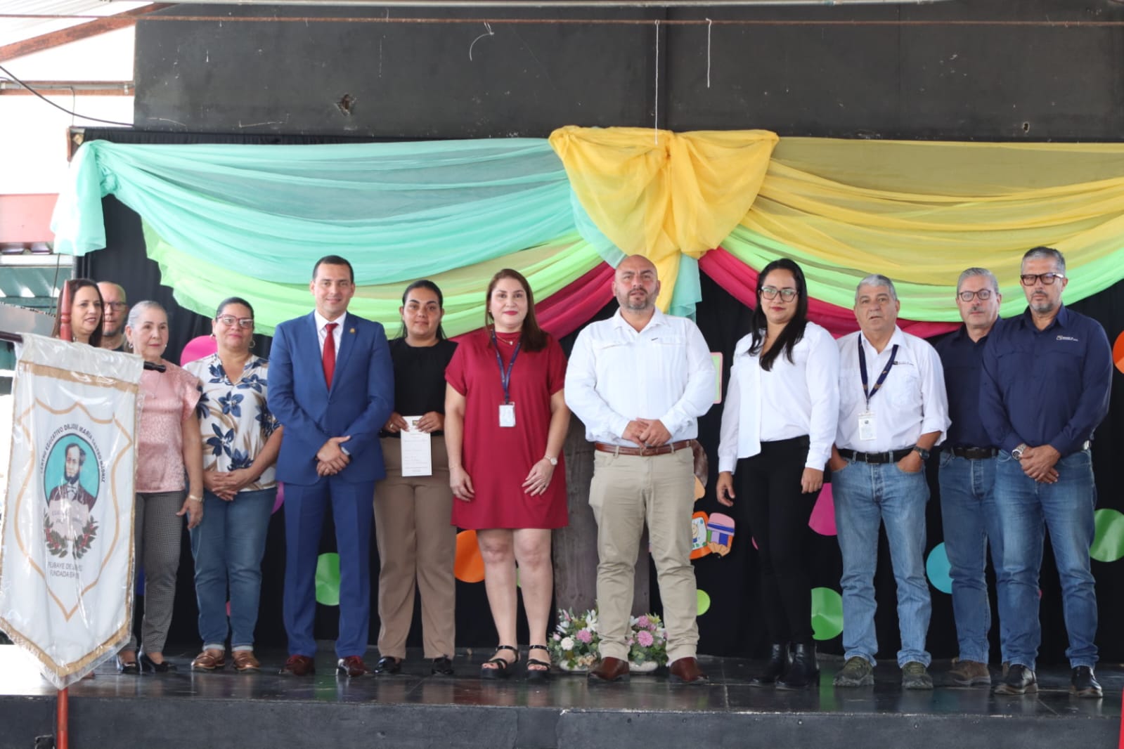 Imagen principal del artículo: Inder traspasa al MEP terreno de la Escuela en Pejivalle en Jiménez