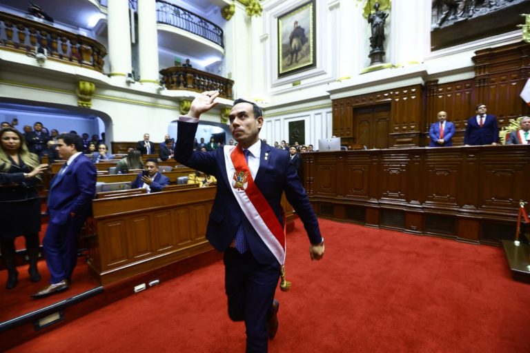 Congreso de Perú decidirá este martes si destituye al presidente José Jerí, el octavo mandatario en 10 años