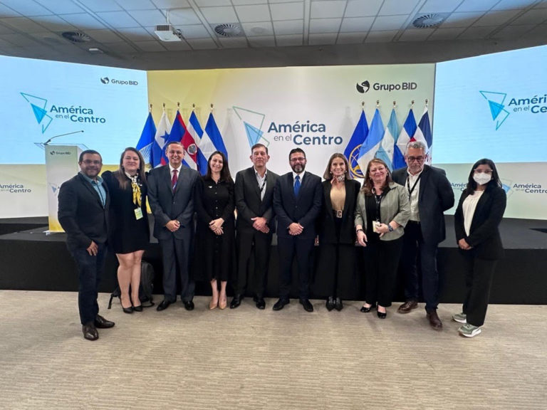 Costa Rica recibe 10.000 becas para formación en habilidades digitales