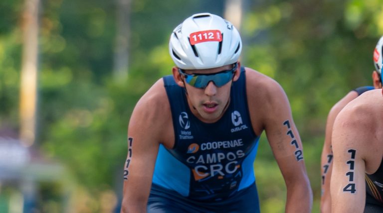 Álvaro Campos gana el Clásico Triatlón de Quepos