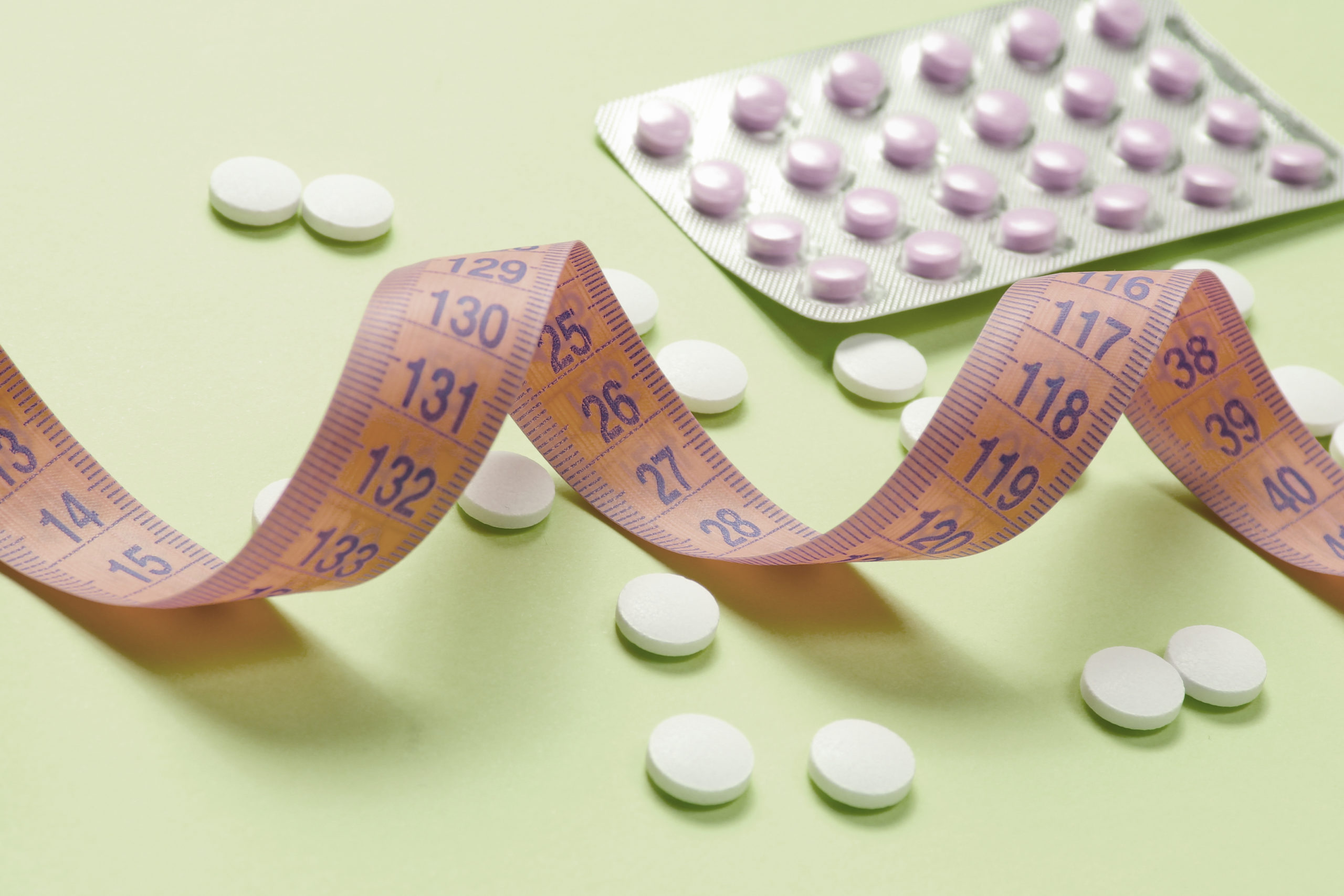 Imagen principal del artículo: Uso de fármacos para adelgazar crece, farmacéuticos alertan sobre efectos adversos