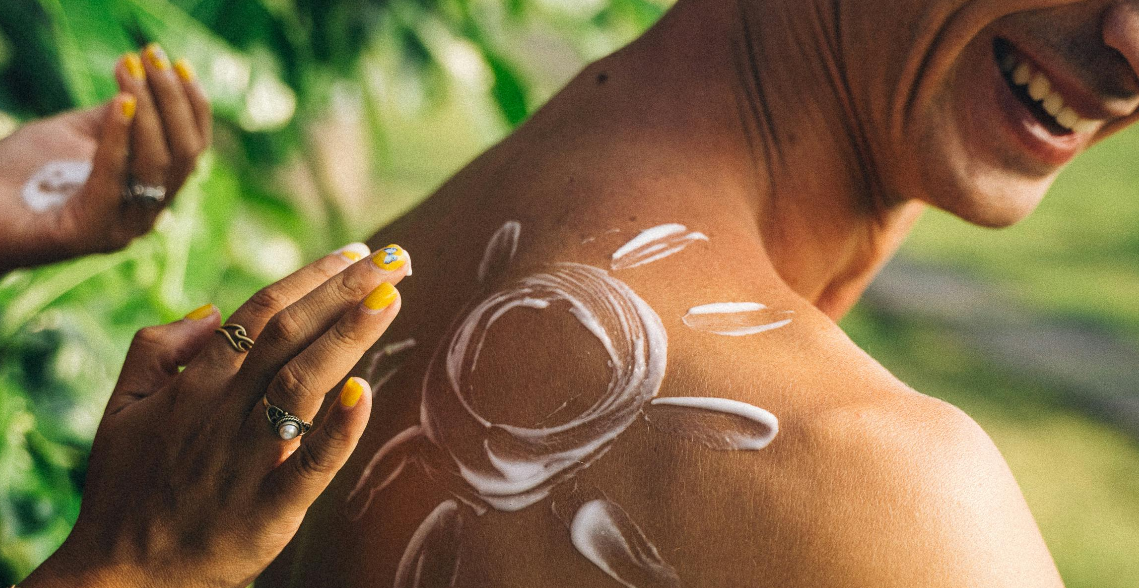 Imagen principal del artículo: Colegio de Químicos pone la lupa en la elección y uso del bloqueador