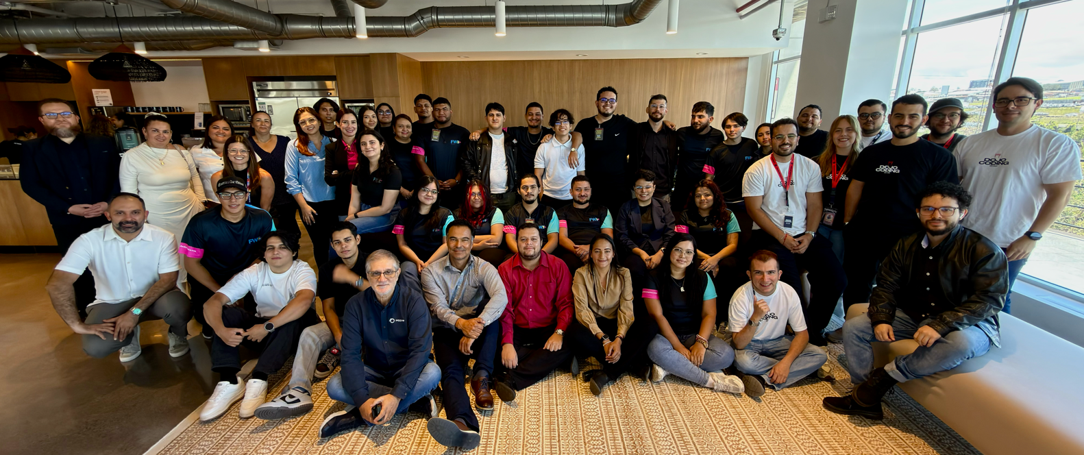Imagen principal del artículo: Talento joven en software e IA mostró soluciones a empresas en la cuarta edición del Hackathon Forward 2026