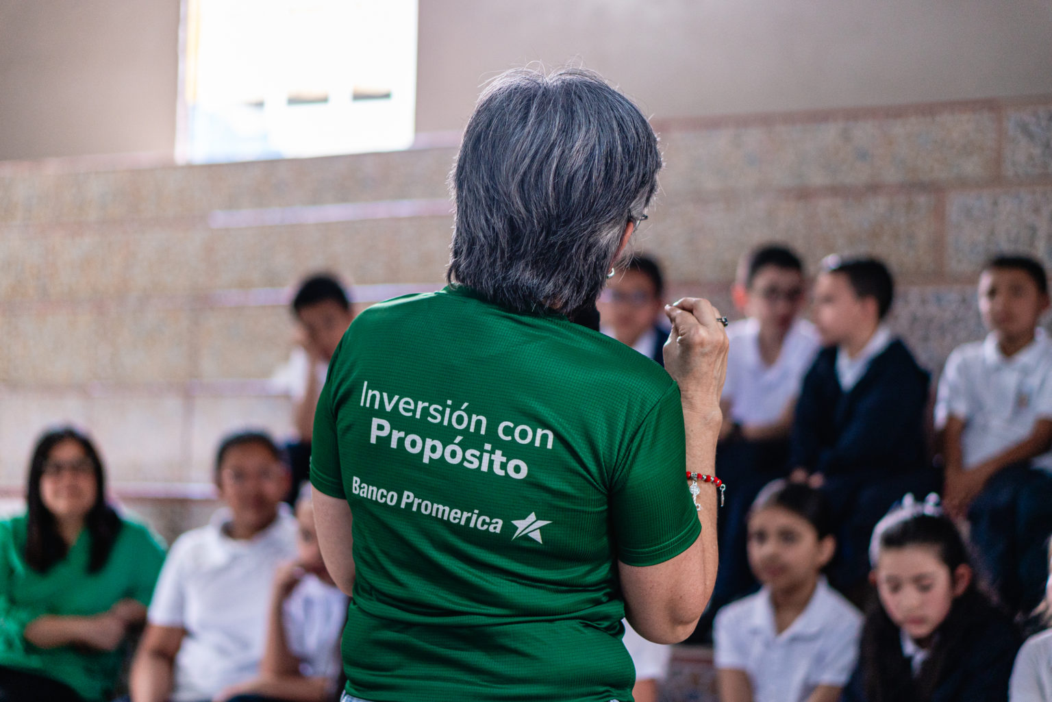 Imagen principal del artículo: Más de 350 estudiantes de primaria y secundaria fortalecen su educación financiera durante la Semana Global del Dinero