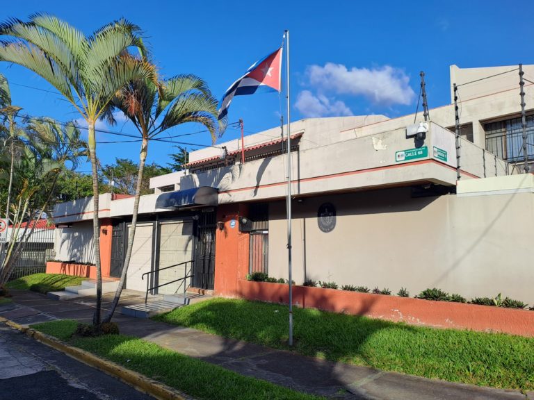 Cuba acusa a Costa Rica de actuar bajo presión de EE. UU. tras cierre de embajada