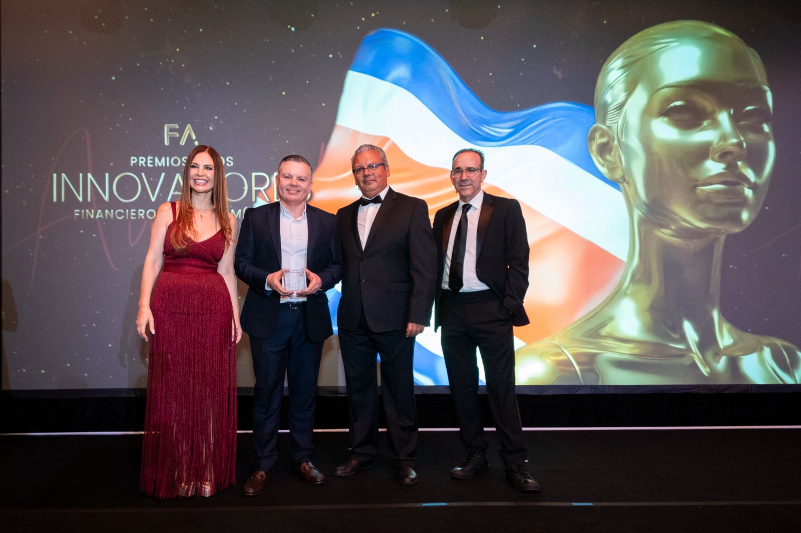 Imagen principal del artículo: Coopecaja recibe premio por sus iniciativas de innovación e inclusión financiera