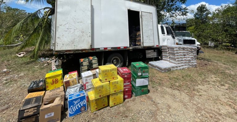 Policía de Control Fiscal decomisa 30 mil unidades de licor de contrabando