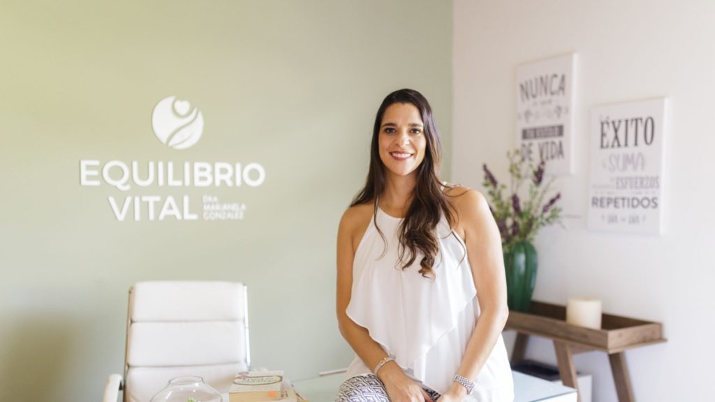 “Lo que comemos sí importa”: nutricionista llama a volver a lo natural y evitar excesos