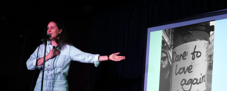 Fotoperiodista costarricense presentará encuentro sobre cultura del sticker en San Pedro