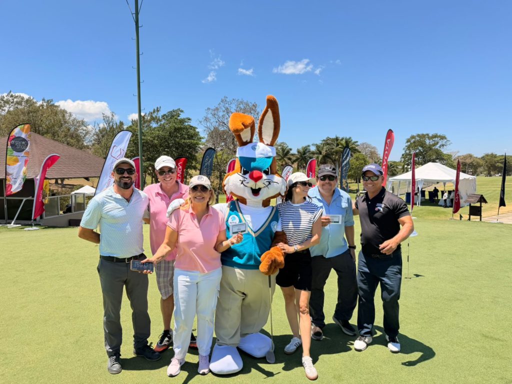 Torneo de golf recauda $171.500 para equipo médico del Hospital Nacional de Niños