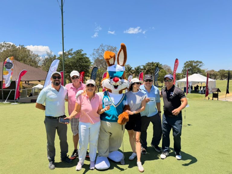 Torneo de golf recauda $171.500 para equipo médico del Hospital Nacional de Niños
