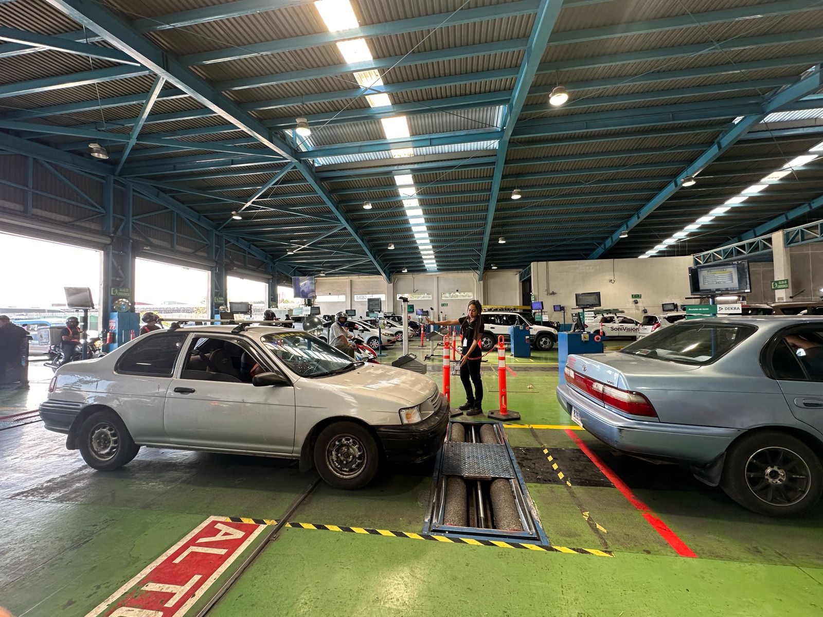 Imagen principal del artículo: En marzo la inspección técnica es para placas terminadas en 3 y 4