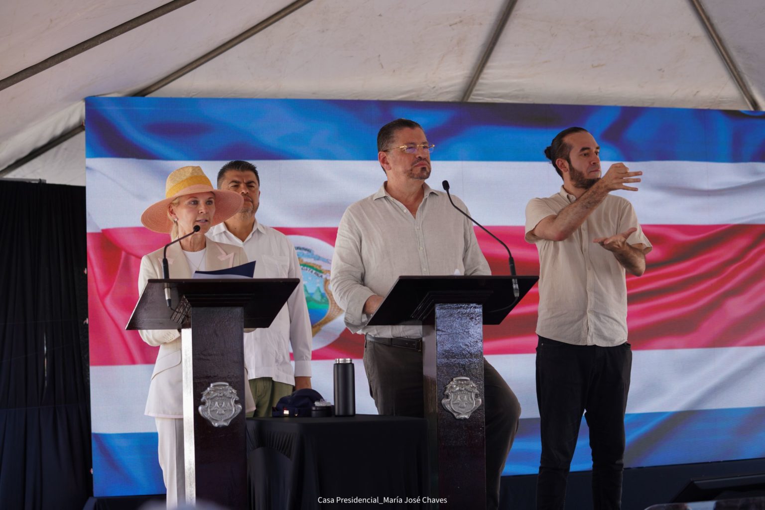 Imagen principal del artículo: Ejecutivo inaugura dos escáneres móviles en fronteras terrestres