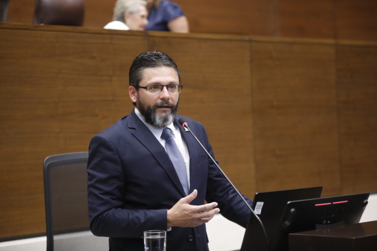 Cifras fiscales a enero muestran crecimiento del gasto y una caída de los ingresos