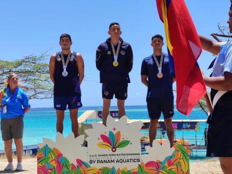 Nadador tico de aguas abiertas Jeison Rojas clasifica a Juegos Centroamericanos y del Caribe 2026