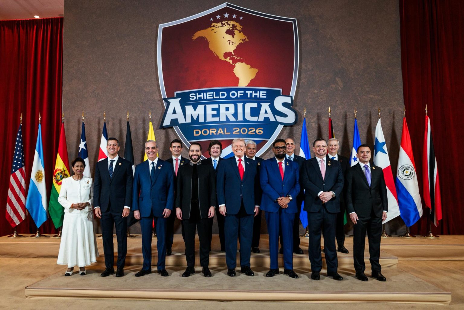 Imagen principal del artículo: Trump firma proclama para "entrenar y movilizar" ejércitos latinoamericanos contra los carteles