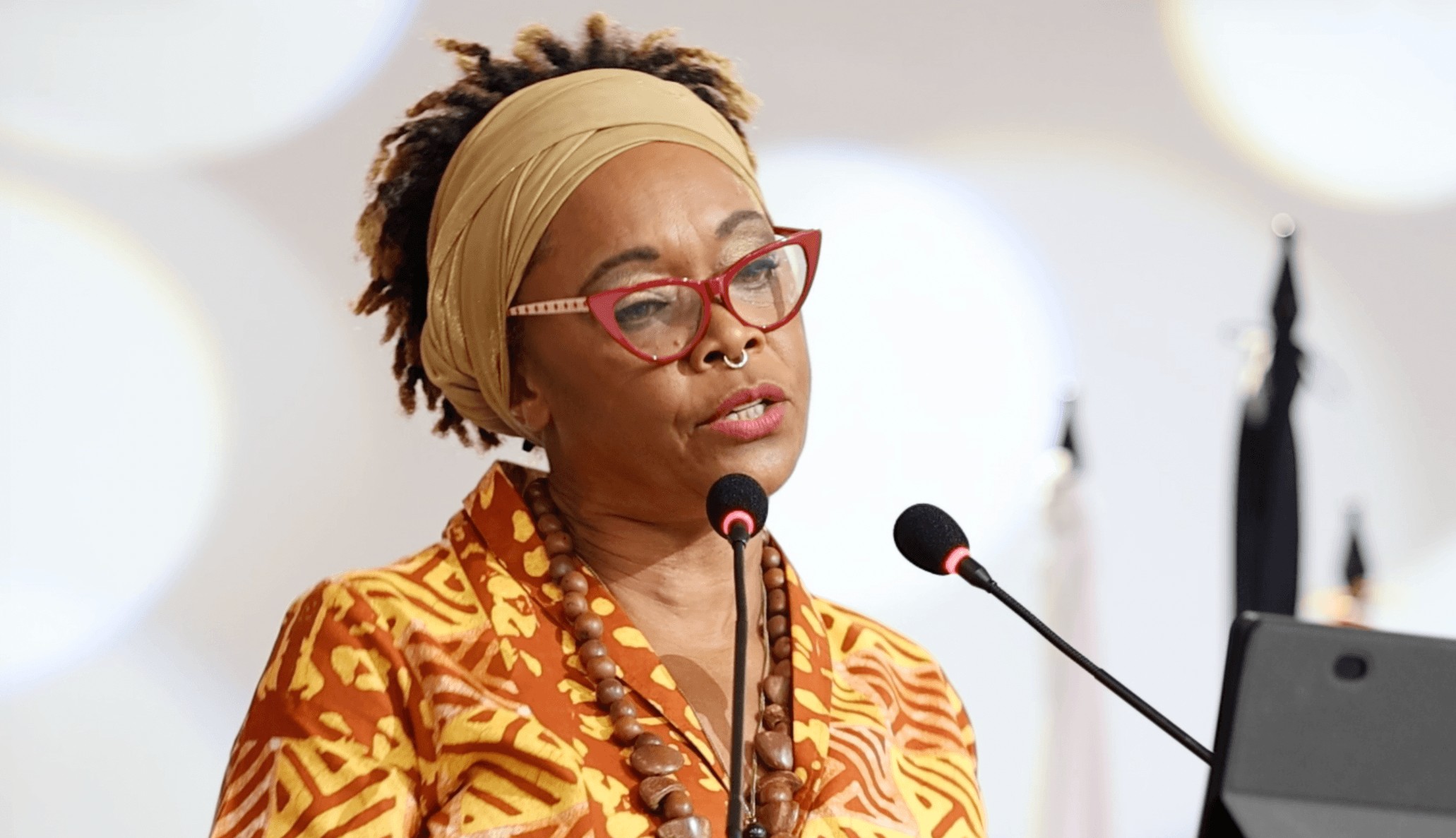 Imagen principal del artículo: Shirley Campbell advierte sobre exclusión de literatura afrodescendiente en el canon editorial