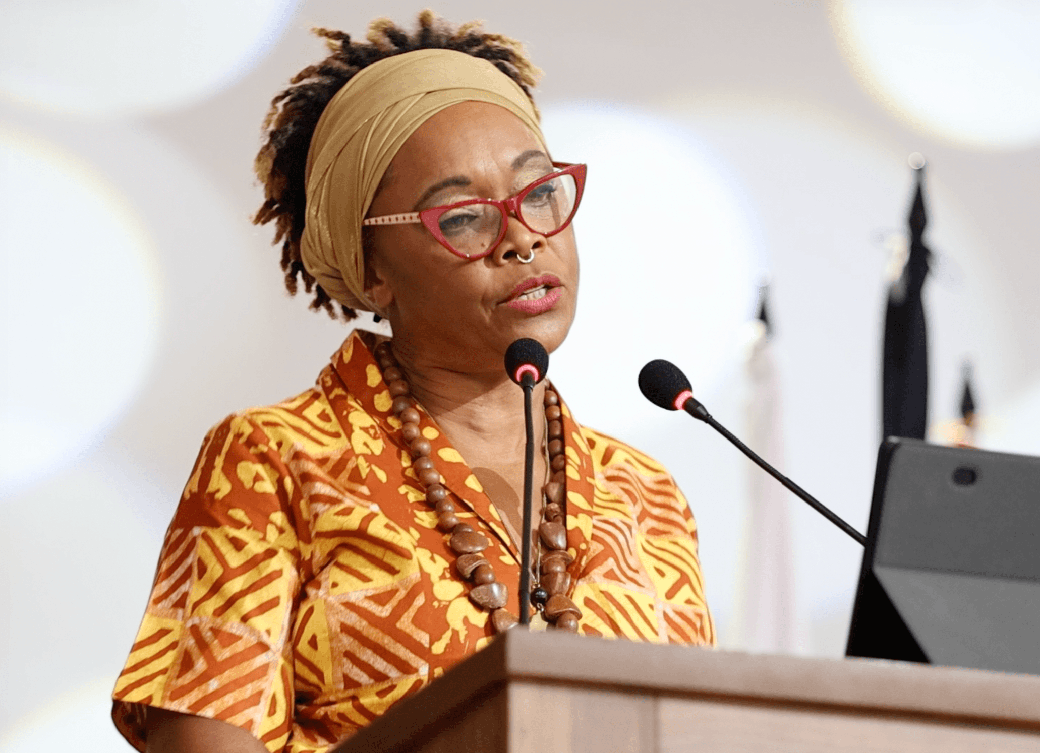 Imagen principal del artículo: Shirley Campbell advierte sobre exclusión de literatura afrodescendiente en el canon editorial