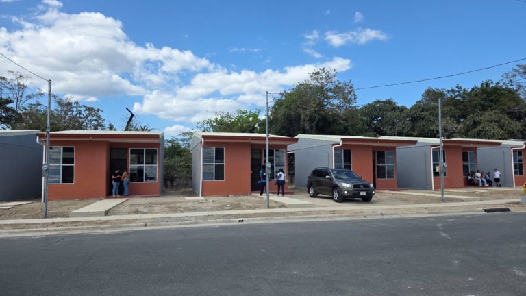 Grupo Mutual facilita el acceso a vivienda digna para 143 familias en Liberia