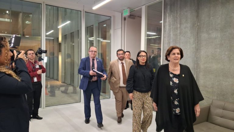 Advertencias del FMI, veto presidencial y cursos de hongos en China