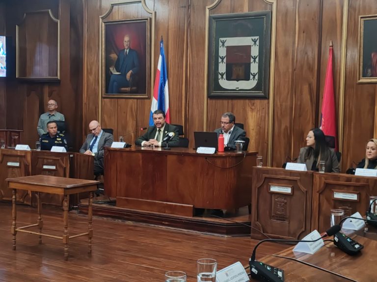 Autoridades plantean eliminar todas las viviendas en Los Diques de Cartago