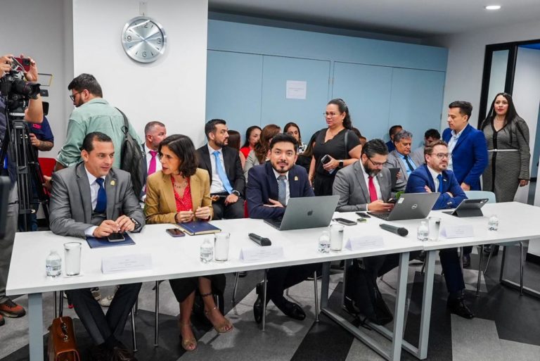 Gobierno y universidades públicas inician la discusión del FEES 2027