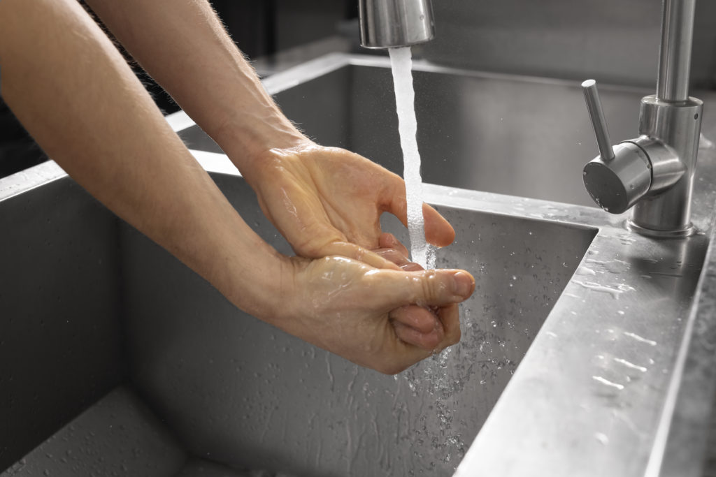 Estudio señala fallas de coordinación y planificación en gestión del agua potable en el país