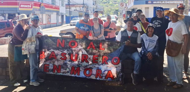 Comunidad de Mora realiza jornada ambiental y se opone a proyecto de relleno sanitario