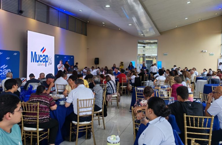 Valores financieros se heredan y se comparten entre generaciones en bingo organizado por Mucap para personas adultas mayores