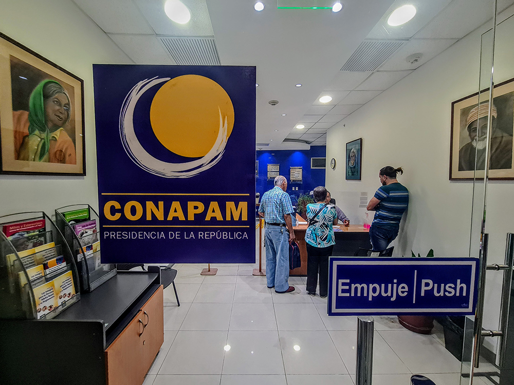 Defensoría detecta inconsistencias entre Salud y CONAPAM en control de hogares para adultos mayores