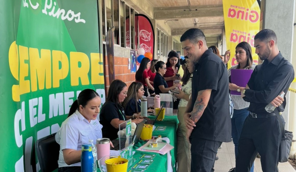 Imagen principal del artículo: Dos Pinos participará en feria de empleo en la Antigua Aduana con múltiples vacantes disponibles