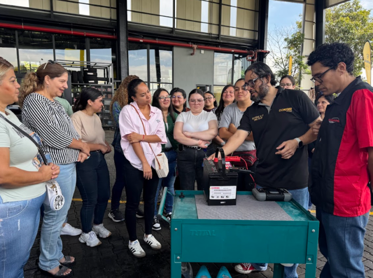 Autolub anuncia talleres gratuitos de mecánica básica para mujeres en distintas zonas del país